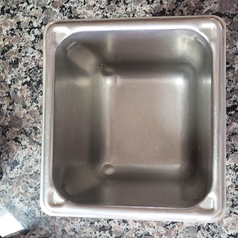 Vollrath Super Pan II No. 3066-2, 2.7 Qts, 4oz serving used heavy duty